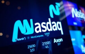 Jährliche Änderungen des Nasdaq-100 Index® 12/2024 Palantir, MicroStrategy & Axon sind drin